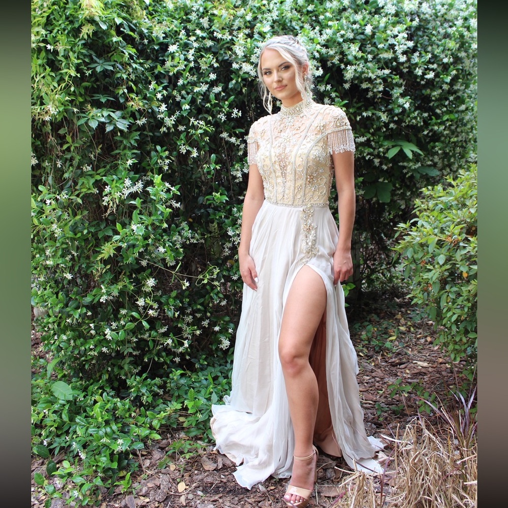 Jonathan Kayne Elegant Cream Embellished Formal Dress